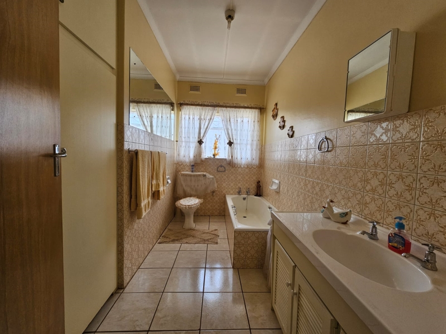 4 Bedroom Property for Sale in Odendaalsrus Free State